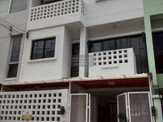 Reihenhaus zum Kauf mit 3 Zimmer in Bueng Kum, Bangkok
