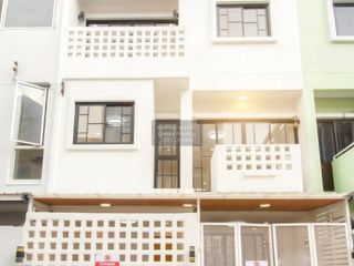Reihenhaus zum Kauf mit 3 Zimmer in Bueng Kum, Bangkok