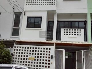 Reihenhaus zum Kauf mit 3 Zimmer in Bueng Kum, Bangkok