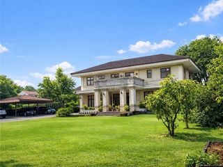 Haus zum Kauf mit 5 Zimmer in Khan Na Yao, Bangkok