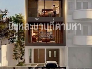 Casa adosada en venta de 4 habitaciones en Lat Phrao, Bangkok