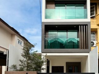 For sale 4 bedrooms townhouse in Lat Phrao, Bangkok