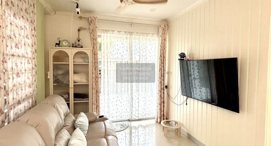 Casa adosada en venta de 3 habitaciones en Khlong Sam Wa, Bangkok