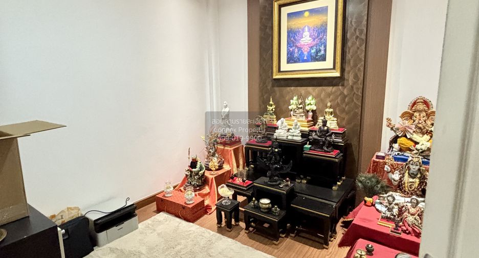 Casa adosada en venta de 3 habitaciones en Khlong Sam Wa, Bangkok