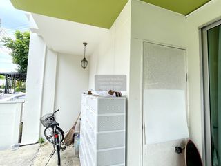Casa adosada en venta de 3 habitaciones en Khlong Sam Wa, Bangkok