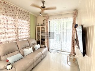 Casa adosada en venta de 3 habitaciones en Khlong Sam Wa, Bangkok