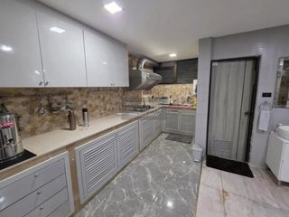 Casa adosada en venta de 3 habitaciones en Bangkok Yai, Bangkok