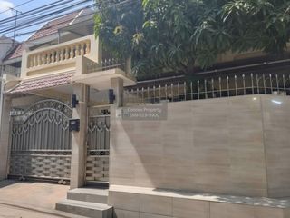 Casa adosada en venta de 3 habitaciones en Bangkok Yai, Bangkok