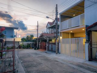 Casa adosada en venta de 3 habitaciones en Mueang Nonthaburi, Nonthaburi