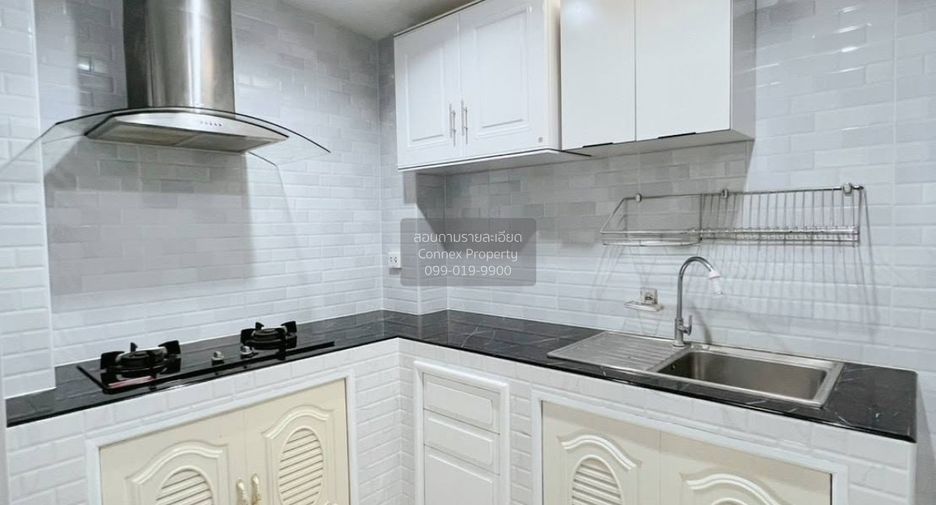 Casa adosada en venta de 3 habitaciones en Bang Khen, Bangkok