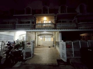 Reihenhaus zum Kauf mit 3 Zimmer in Phutthamonthon, Nakhon Pathom