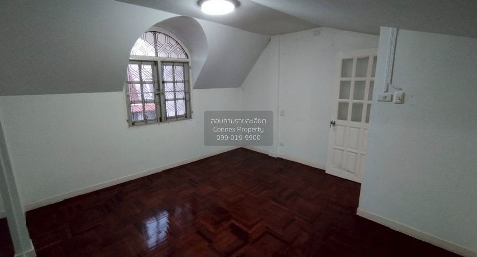 Reihenhaus zum Kauf mit 3 Zimmer in Phutthamonthon, Nakhon Pathom