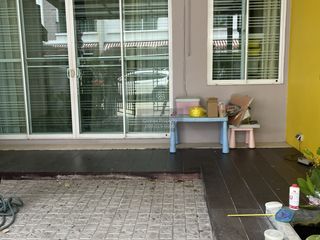 Casa adosada en venta de 3 habitaciones en Chom Thong, Bangkok