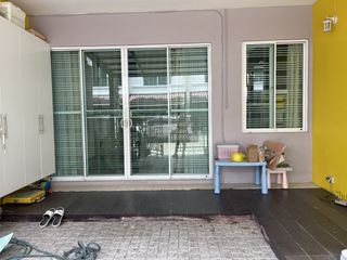 Casa adosada en venta de 3 habitaciones en Chom Thong, Bangkok