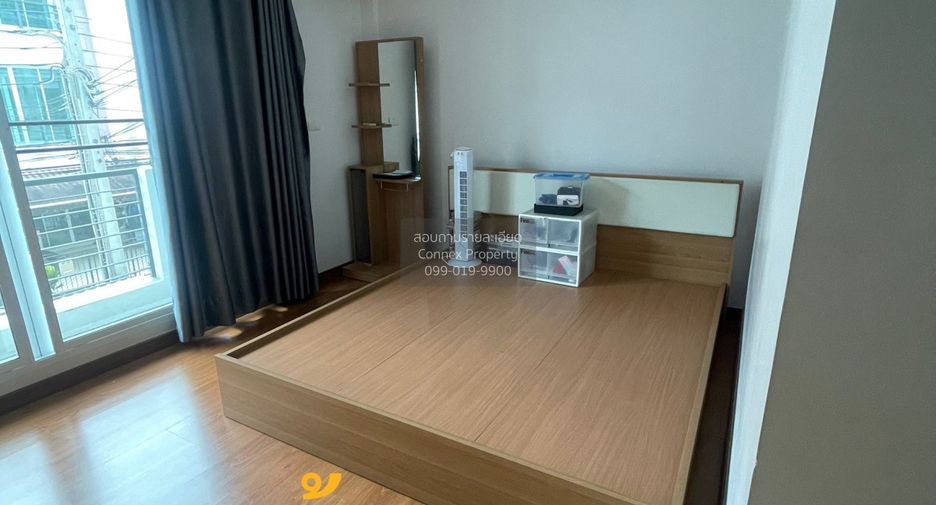 Casa adosada en venta de 3 habitaciones en Chom Thong, Bangkok