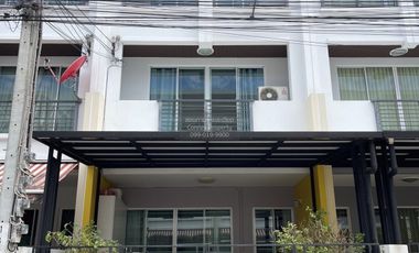 Casa adosada en venta de 3 habitaciones en Chom Thong, Bangkok