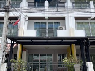 Casa adosada en venta de 3 habitaciones en Chom Thong, Bangkok