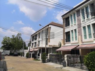 Casa adosada en venta de 3 habitaciones en Chom Thong, Bangkok
