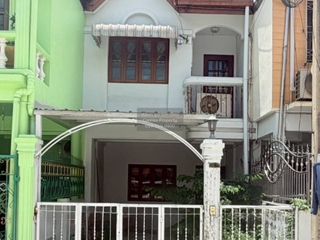 Casa adosada en venta de 3 habitaciones en Pak Kret, Nonthaburi