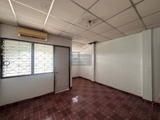 Reihenhaus zum Kauf mit 2 Zimmer in Phutthamonthon, Nakhon Pathom