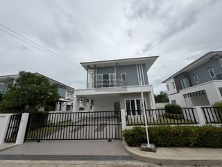 Haus zum Kauf mit 4 Zimmer in Bang Khun Thian, Bangkok