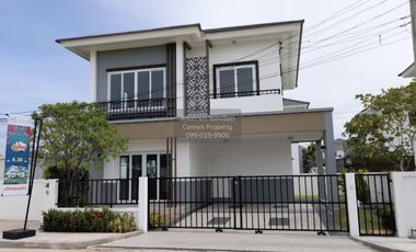 Haus zum Kauf mit 4 Zimmer in Bang Khun Thian, Bangkok