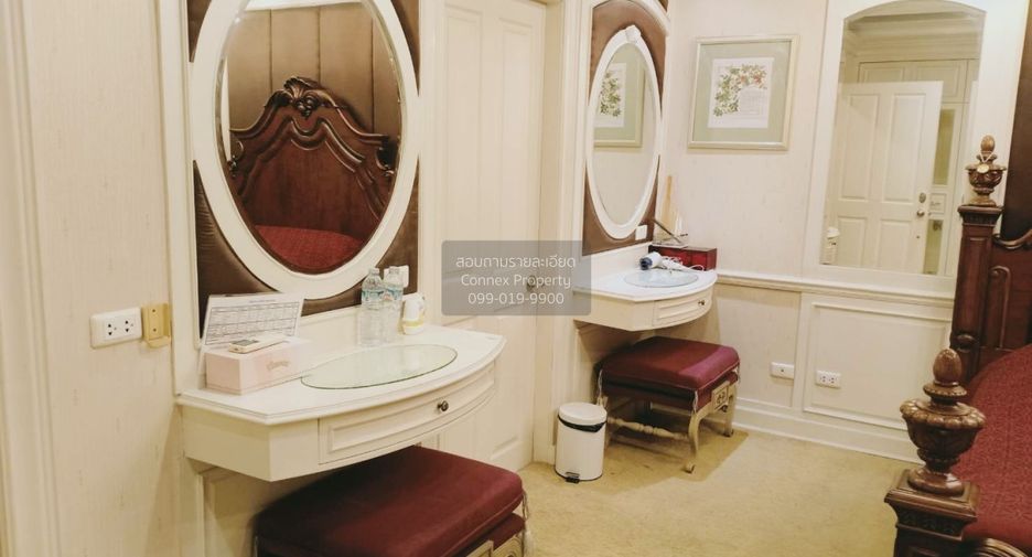 For sale 5 bedrooms townhouse in Chatuchak, Bangkok