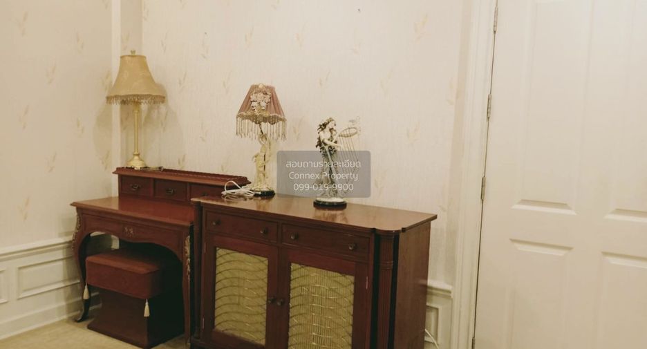 For sale 5 bedrooms townhouse in Chatuchak, Bangkok