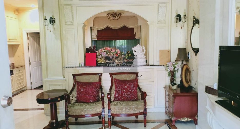 For sale 5 bedrooms townhouse in Chatuchak, Bangkok