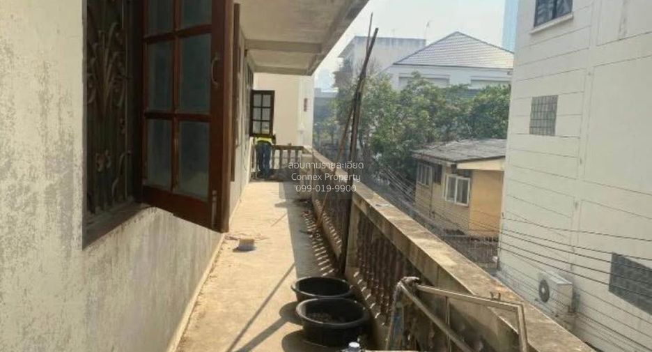 Gewerbefläche zum Kauf mit 11 Zimmer in Khlong San, Bangkok