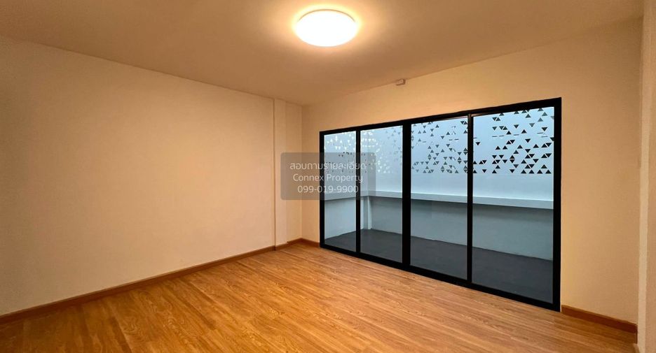 Casa adosada en venta de 4 habitaciones en Bang Bon, Bangkok