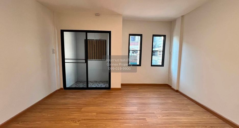 Casa adosada en venta de 4 habitaciones en Bang Bon, Bangkok