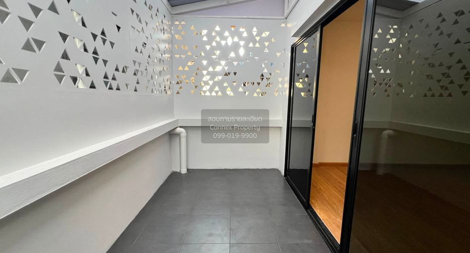 Casa adosada en venta de 4 habitaciones en Bang Bon, Bangkok