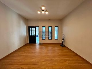 Casa adosada en venta de 4 habitaciones en Bang Bon, Bangkok