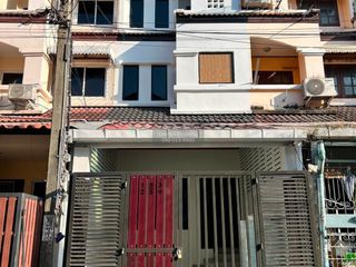 Casa adosada en venta de 4 habitaciones en Bang Bon, Bangkok