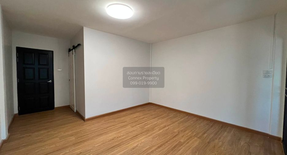 Casa adosada en venta de 4 habitaciones en Bang Bon, Bangkok