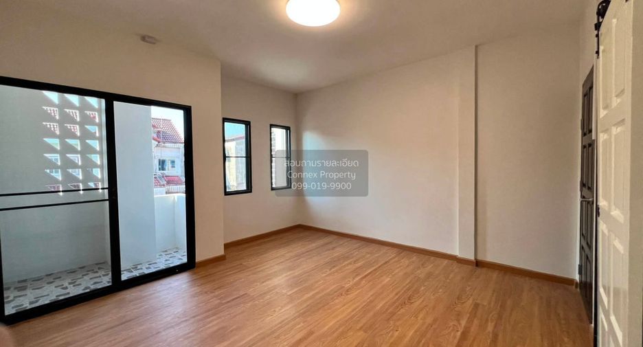 Casa adosada en venta de 4 habitaciones en Bang Bon, Bangkok
