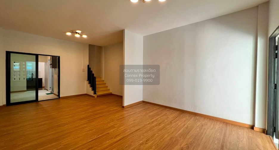 Casa adosada en venta de 4 habitaciones en Bang Bon, Bangkok