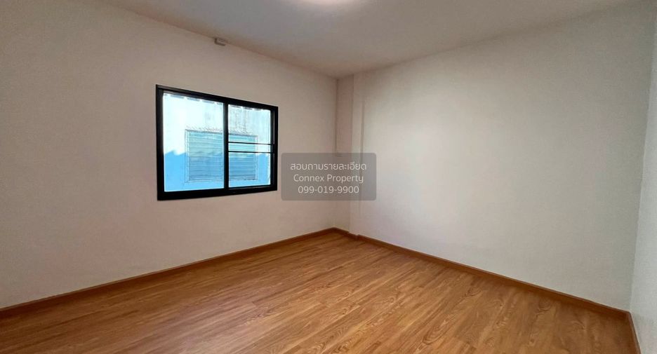 Casa adosada en venta de 4 habitaciones en Bang Bon, Bangkok