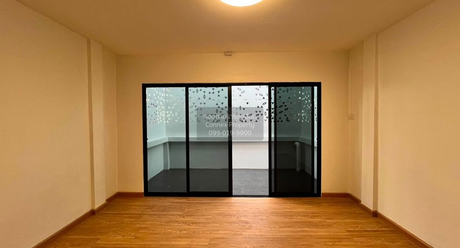 Casa adosada en venta de 4 habitaciones en Bang Bon, Bangkok
