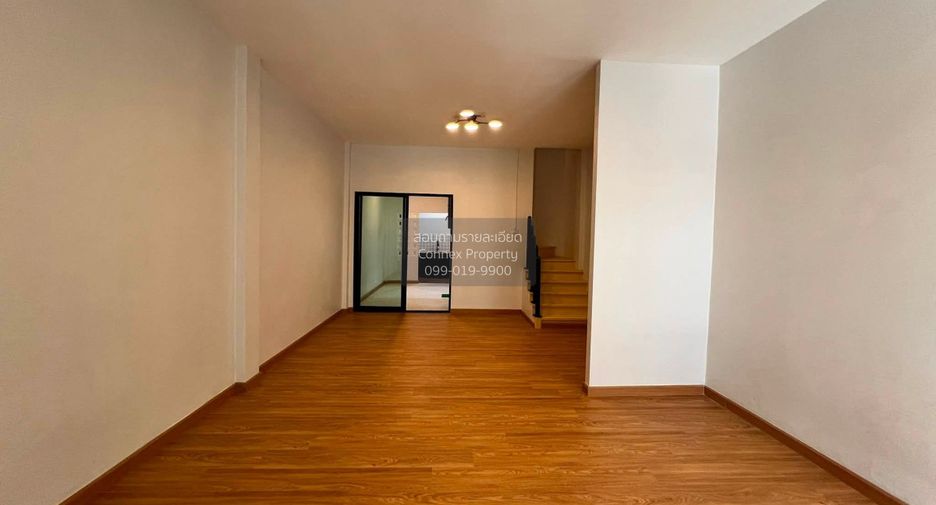 Casa adosada en venta de 4 habitaciones en Bang Bon, Bangkok