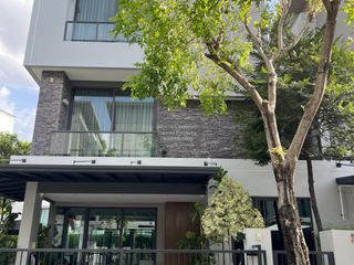 À vendre 4 chambres maison à Lat Phrao, Bangkok