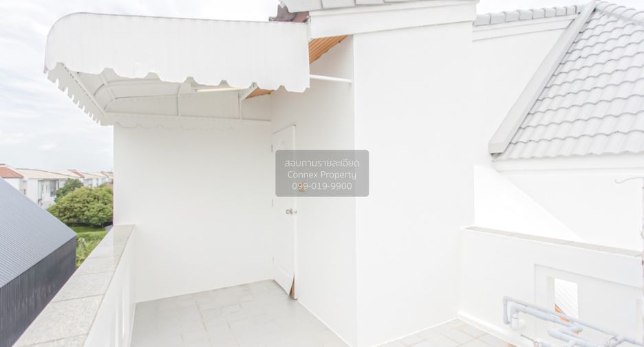 Casa adosada en venta de 3 habitaciones en Lat Phrao, Bangkok