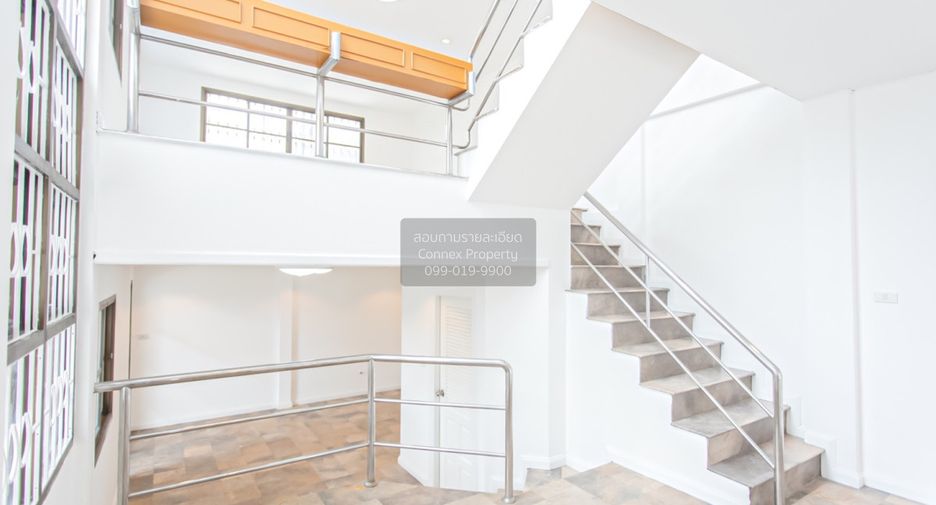 Casa adosada en venta de 3 habitaciones en Lat Phrao, Bangkok