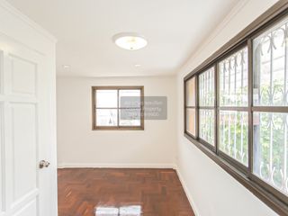Casa adosada en venta de 3 habitaciones en Lat Phrao, Bangkok
