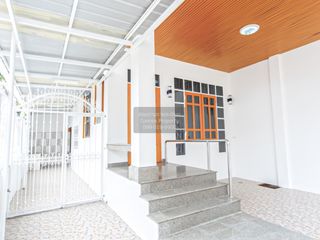 Casa adosada en venta de 3 habitaciones en Lat Phrao, Bangkok