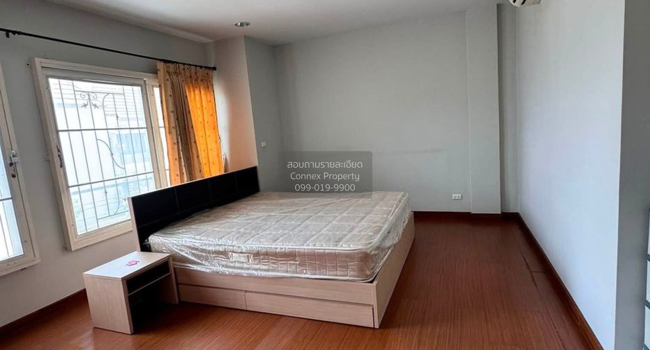 For sale 3 bedrooms townhouse in Chatuchak, Bangkok