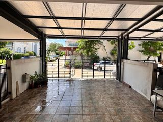 For sale 3 bedrooms townhouse in Chatuchak, Bangkok
