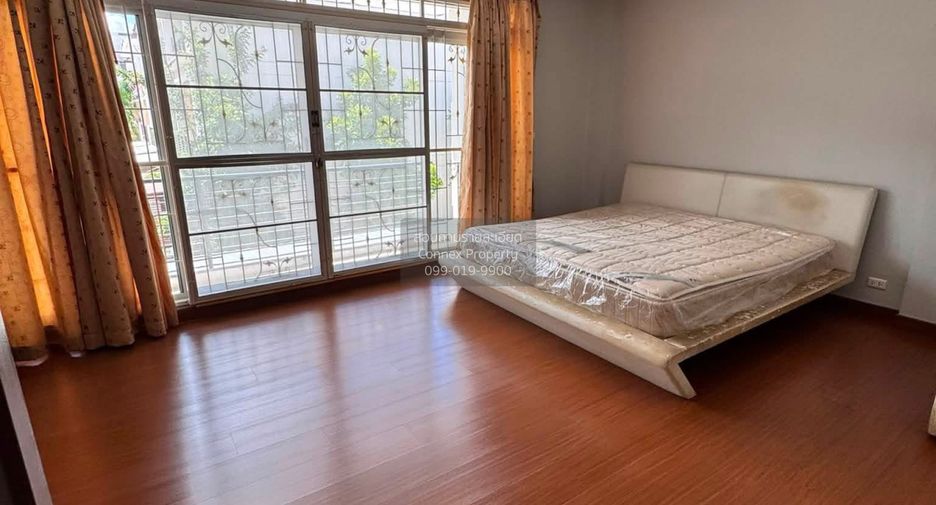 For sale 3 bedrooms townhouse in Chatuchak, Bangkok