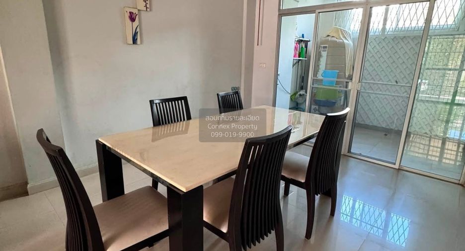 For sale 3 bedrooms townhouse in Chatuchak, Bangkok